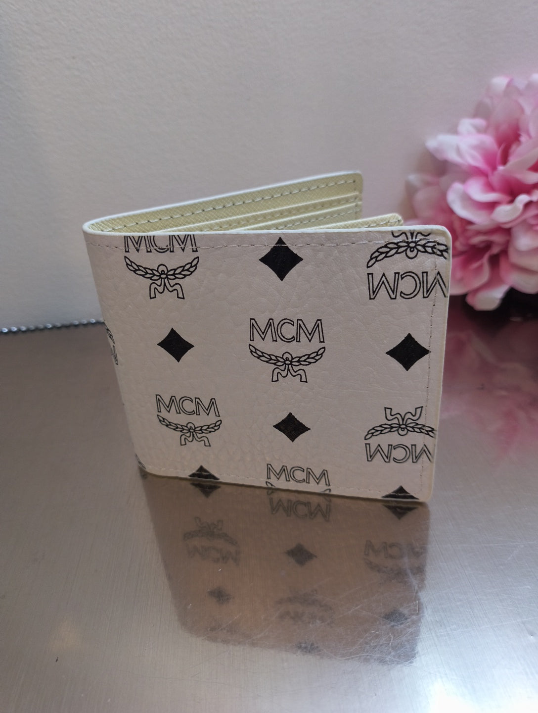 Modern Crest Wallet