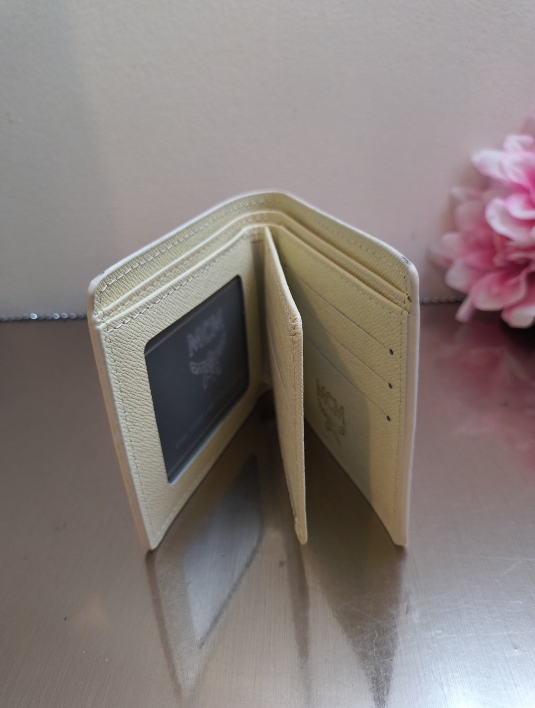Modern Crest Wallet