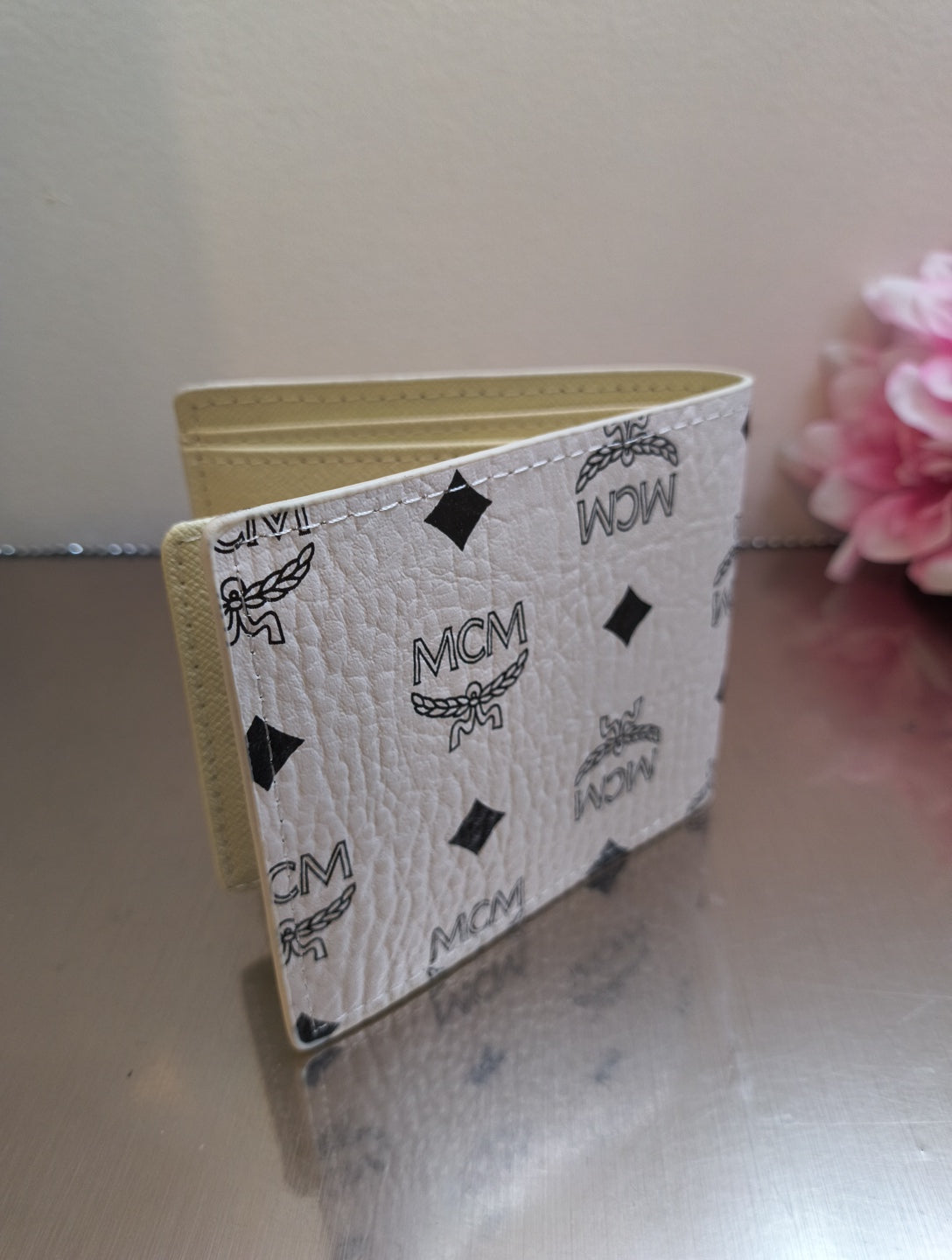 Modern Crest Wallet