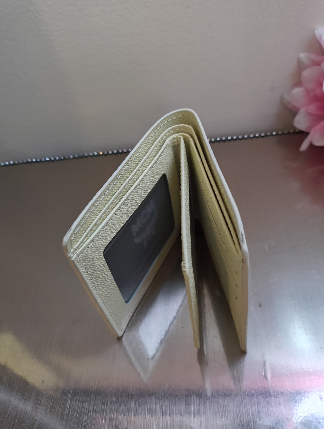 Modern Crest Wallet