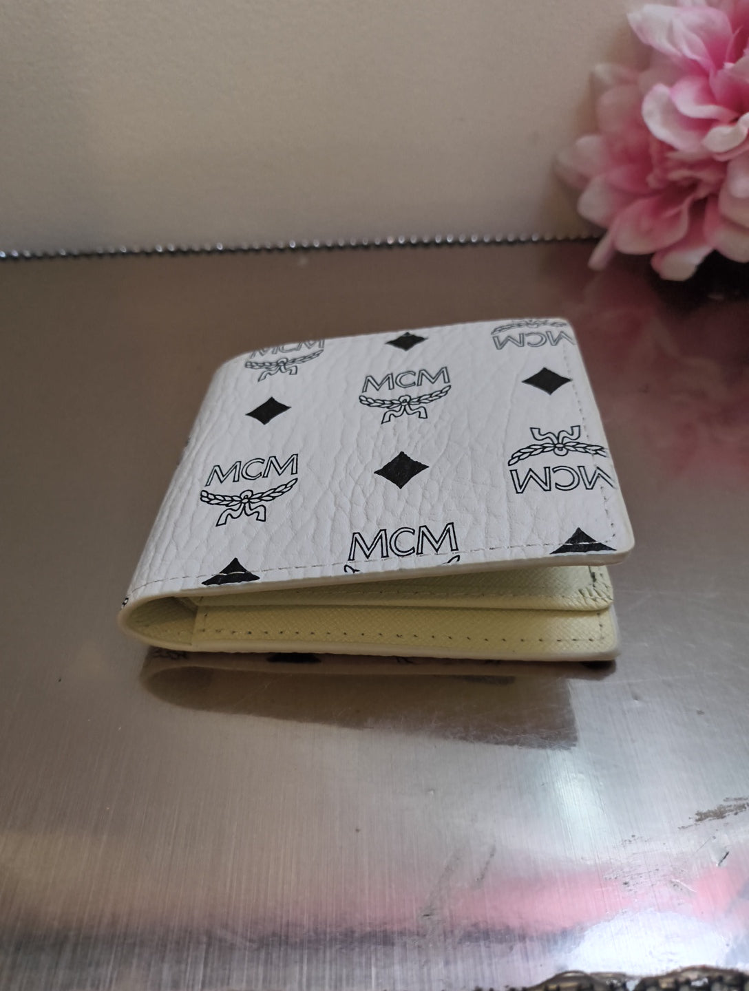 Modern Crest Wallet