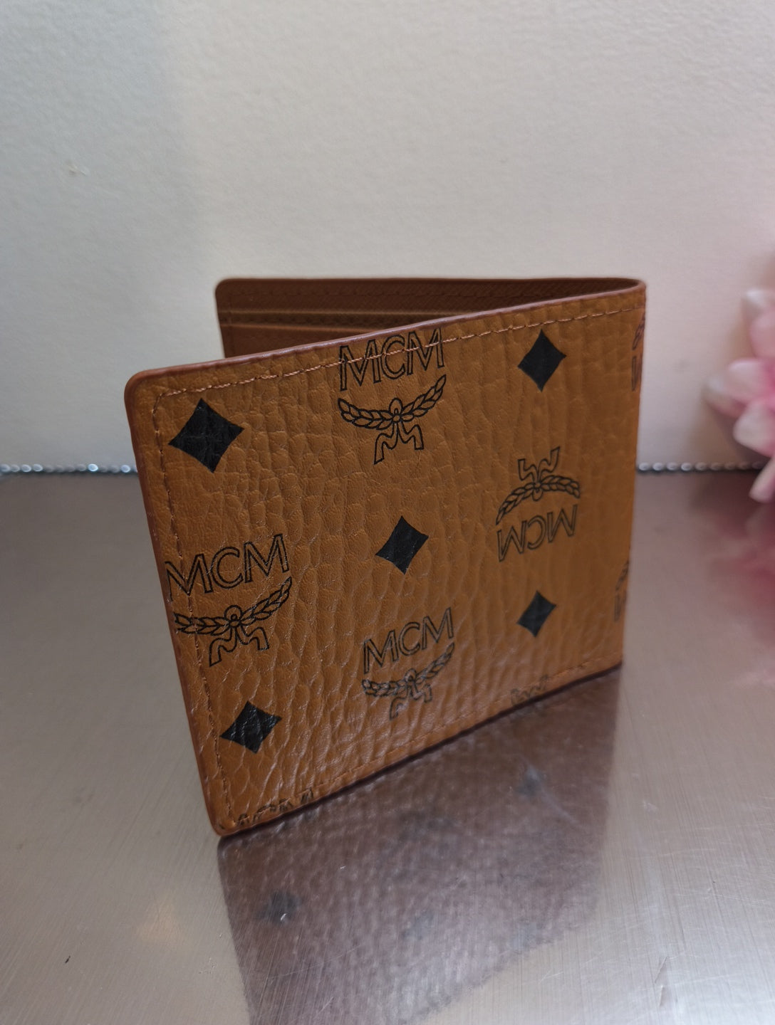 Modern Crest Wallet