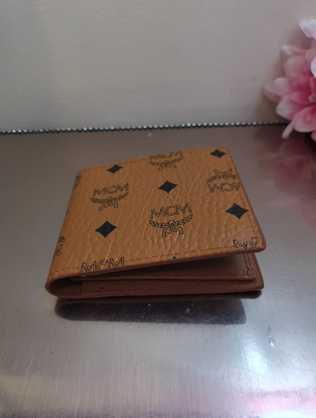 Modern Crest Wallet